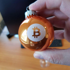 Bitcoin Weihnachtskugeln in Orange mit Bitcoin Logo